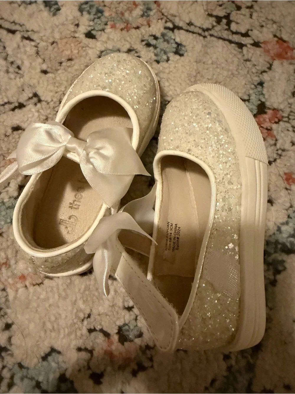 Girls Sparkle Bow Dress Shoes in Ivory size 6 like new worn twice